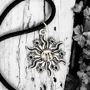 5 For $25💫Silver Celestial Sun Pendant Necklace